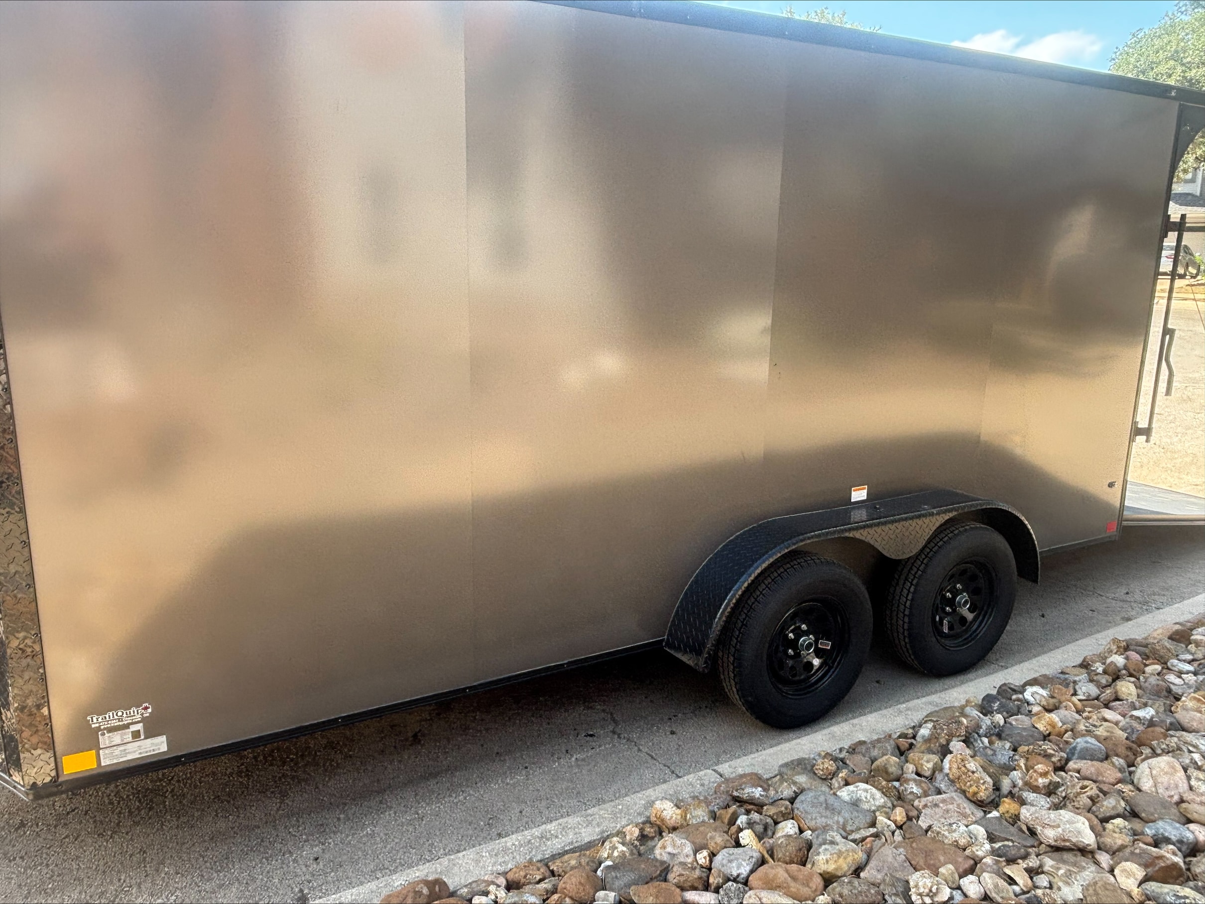 7x16 enclosed trailer rental Universal City TX — 7k GVWR tandem axle exterior view